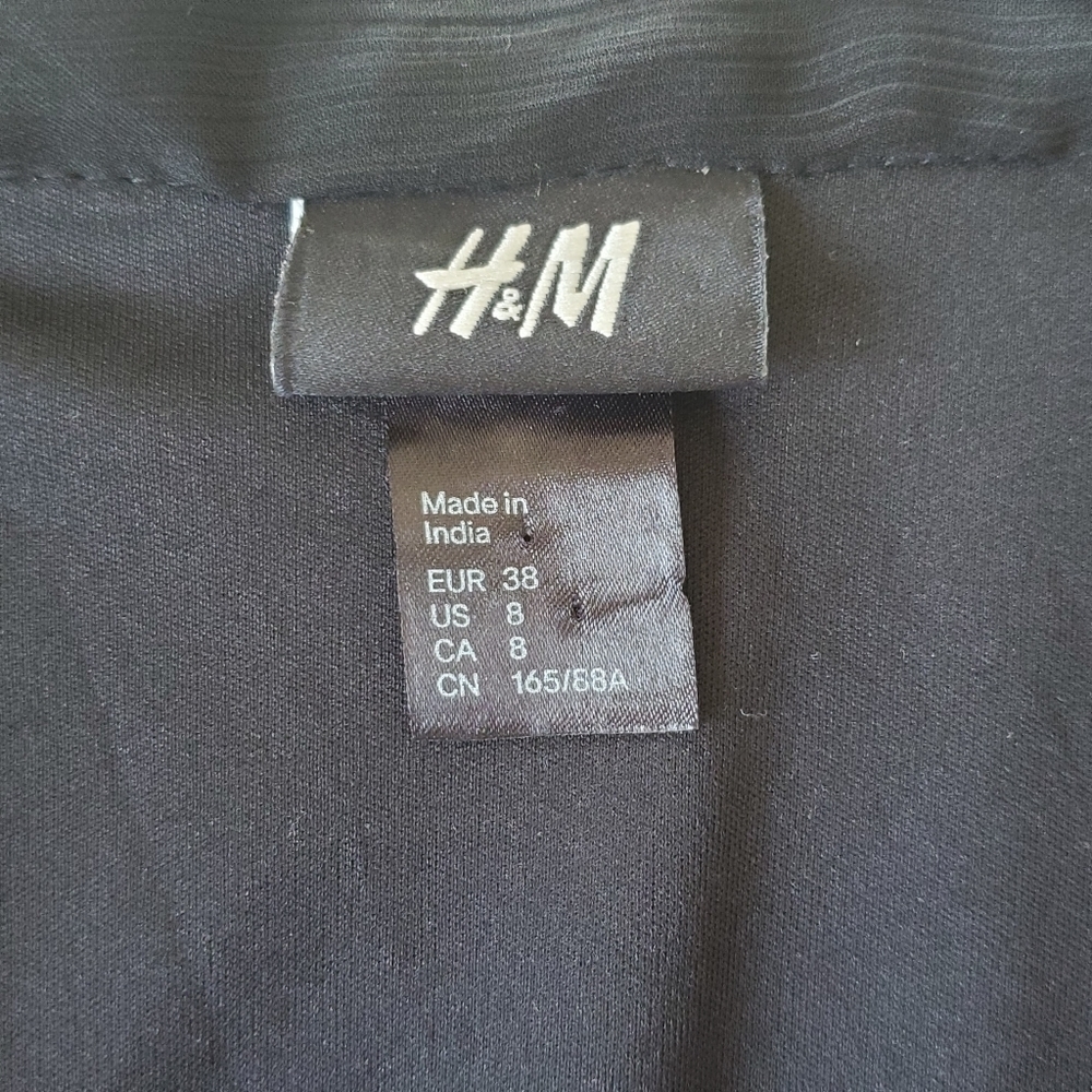 𝅺NWOT- H&M Ruffle Top - Picture 2 of 4